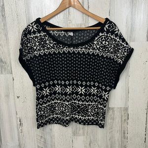G1-  black patterned sweater top size M RESTLESS HEART